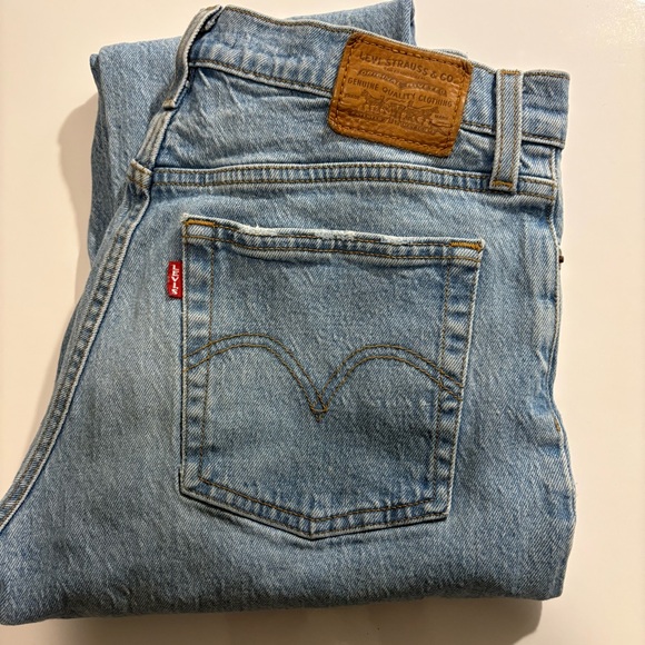 Levi's Women's Light washed Blue Jeans. Sz 27, Inseam 26.5 and button fly. - Picture 2 of 15